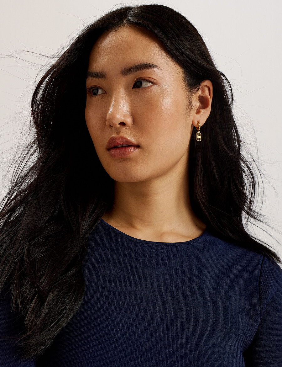 alzann - vestido mini ajustado de punto con dobladillo plisado