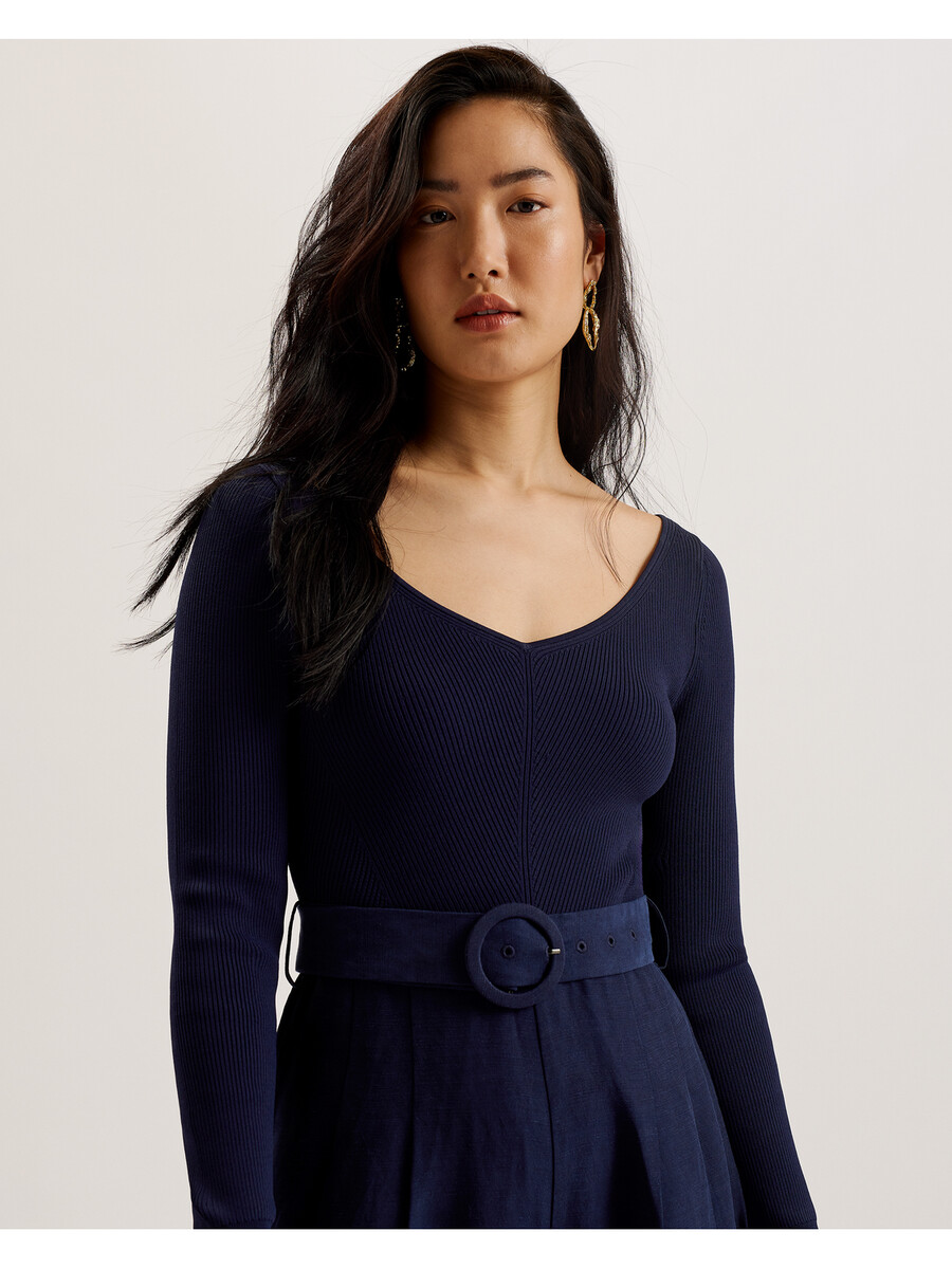 agatea - mono de pierna ancha con cinturón y hombros descubiertos