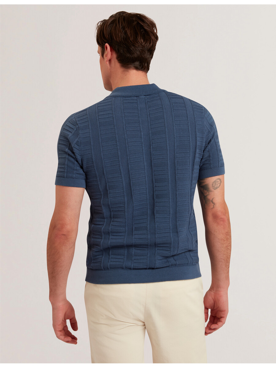 ruzza - polo texturizado de cuello abierto de manga corta