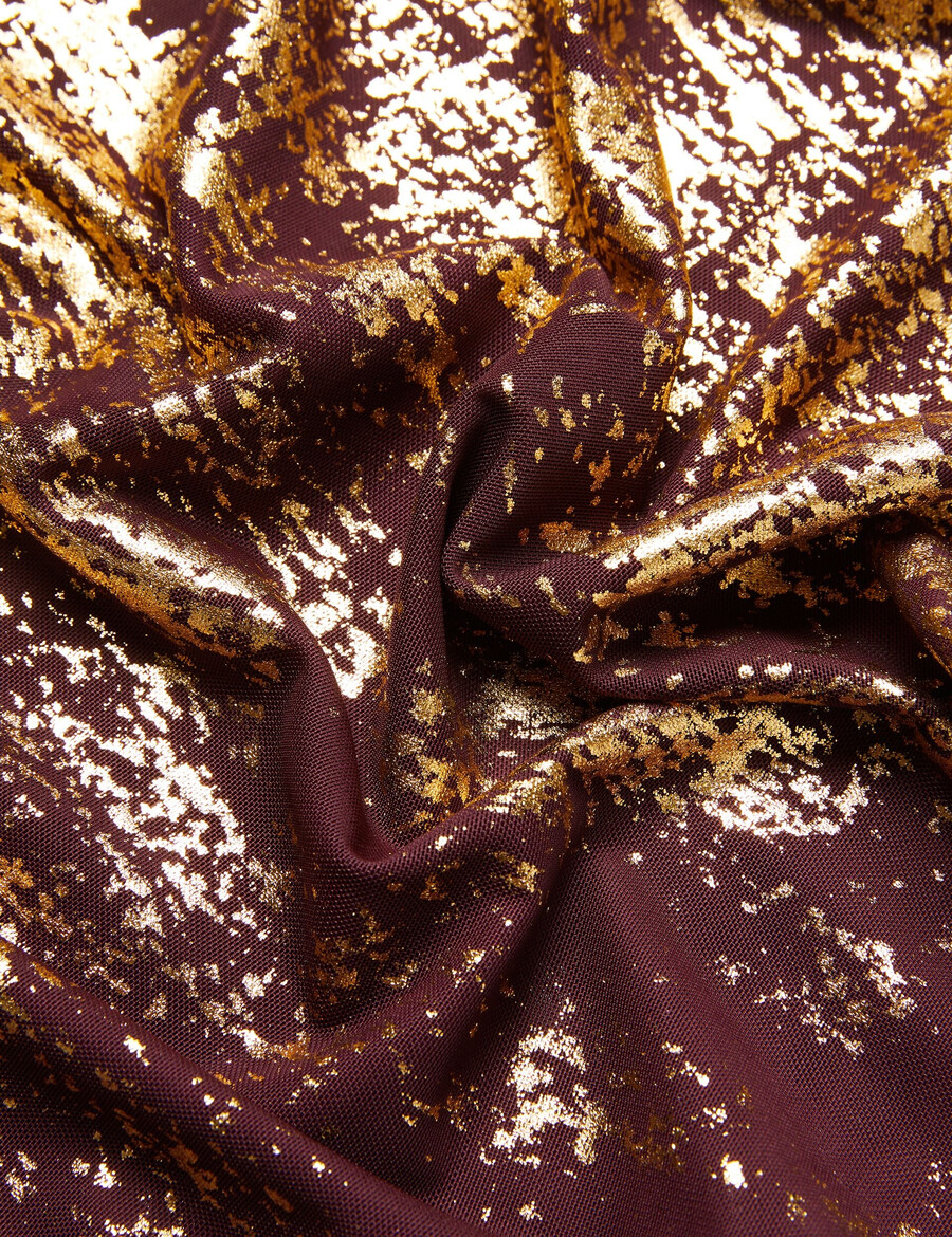 sofiy - top de cuello alto de malla con estampado metalizado