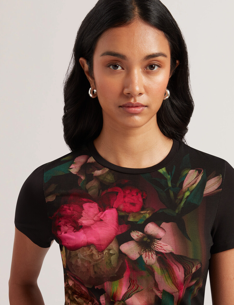 sunnyy - camiseta ajustada con estampado floral difuminado